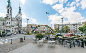 Zbawiciela Square P&O Serviced Apartments